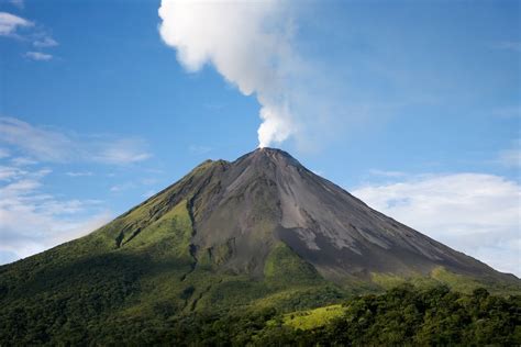 This article contains a list of <strong>volcanoes in the United States</strong> and its territories. . Volcano near me